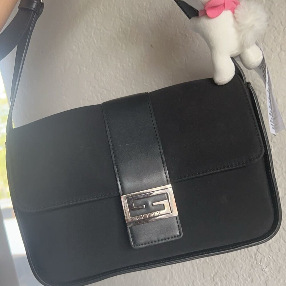 Y2K |vintage Guess Shoulder Bag| (no charms)